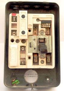 MEM 4 way fusebox showing fuses