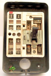 MEM 4 way fusebox with cover and fuses removed