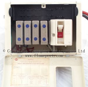 Metal MEM 4 way fusebox with cover open