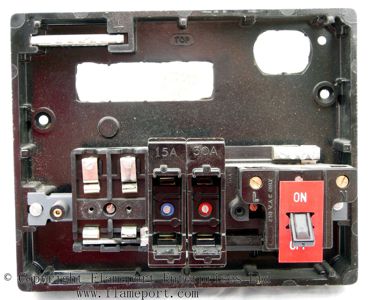 Internal view of a MEMERA 3 plastic fusebox, fuses removed