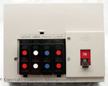 MEMERA 3 fusebox with four fuses