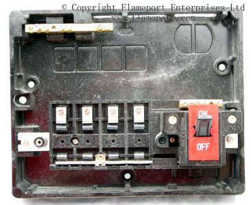 Internal view of a MEMERA 3 plastic fusebox, fuses removed