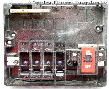 Internal view of a MEMERA 3 plastic fusebox