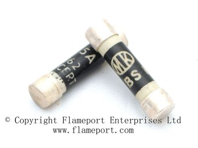 Two 5 amp MK fuses, BS1362