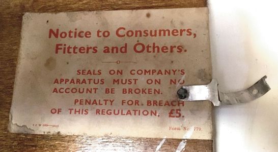 Old electricity seals warning label