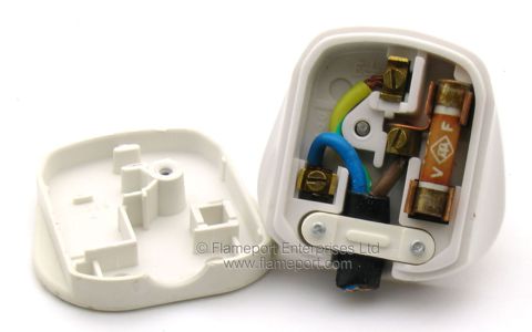 Inside a MEM DELTA white 13A plug