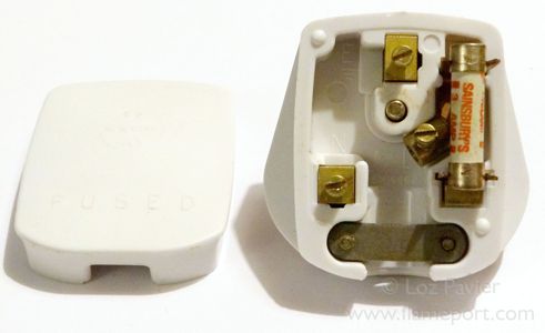 Inside a WG / Electra BS1363 3 pin plug