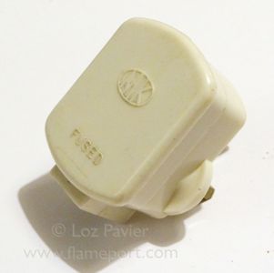 ivory bakelite MK 3 pin plug
