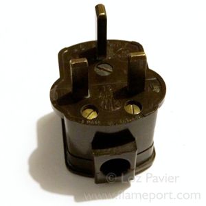 Brown bakelite switched MK plug