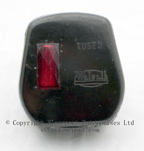 BS1363 13A plug with neon in the lid