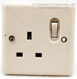 MK 5248 single switched socket outlet