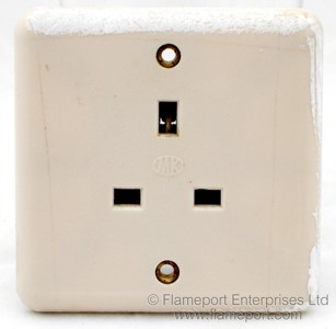 MK 5286 single unswitched socket outlet