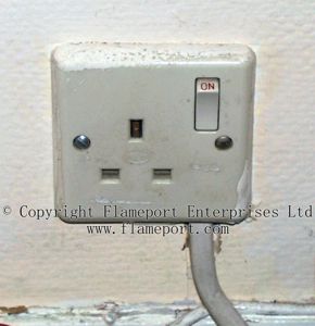Old MEM single socket outlet