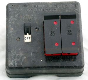 2 way brown plastic Wylex fuse box