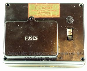 4 way Wylex brown fuse box
